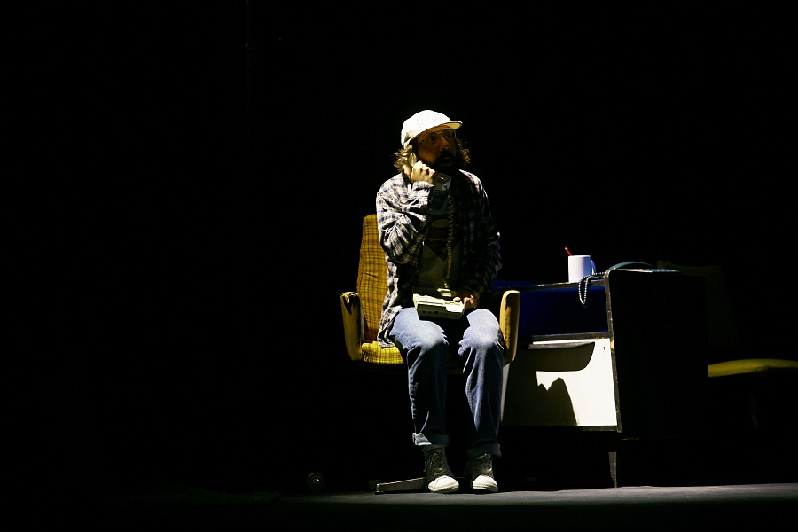 Спектакль Сочинение про Джобса «Театрального проекта 27» на сцене Севастопольского театра юного зрителя